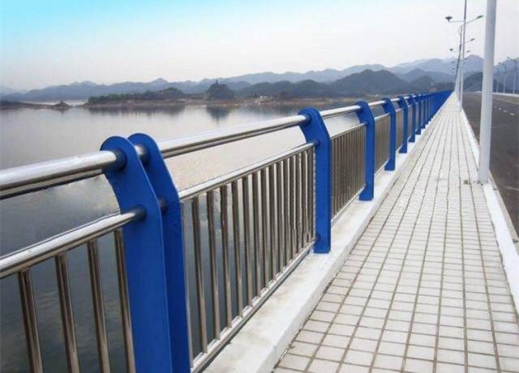 不銹鋼復(fù)合管護欄